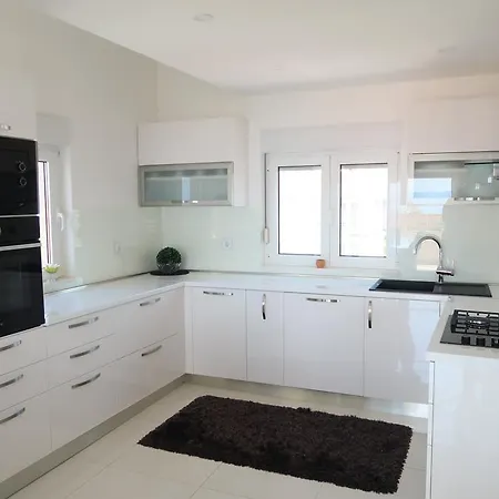 Sunshine Apartment *